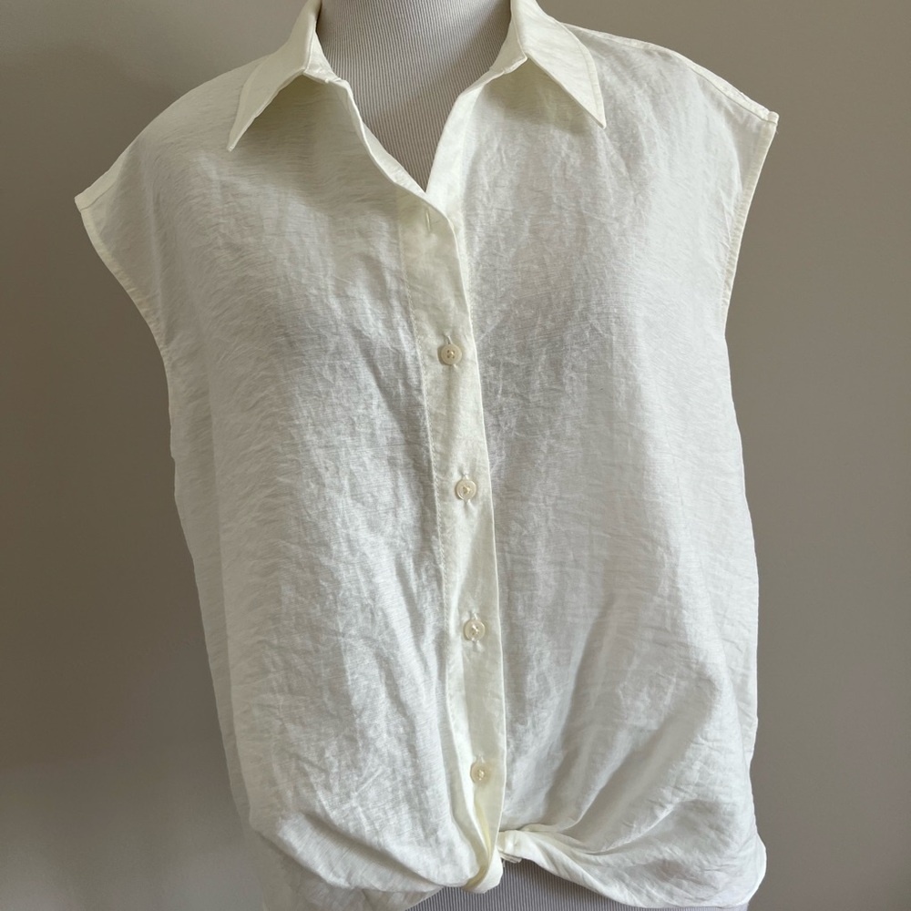 NWT Old Navy Cream Twisted Front Boxy Style Top Size Small